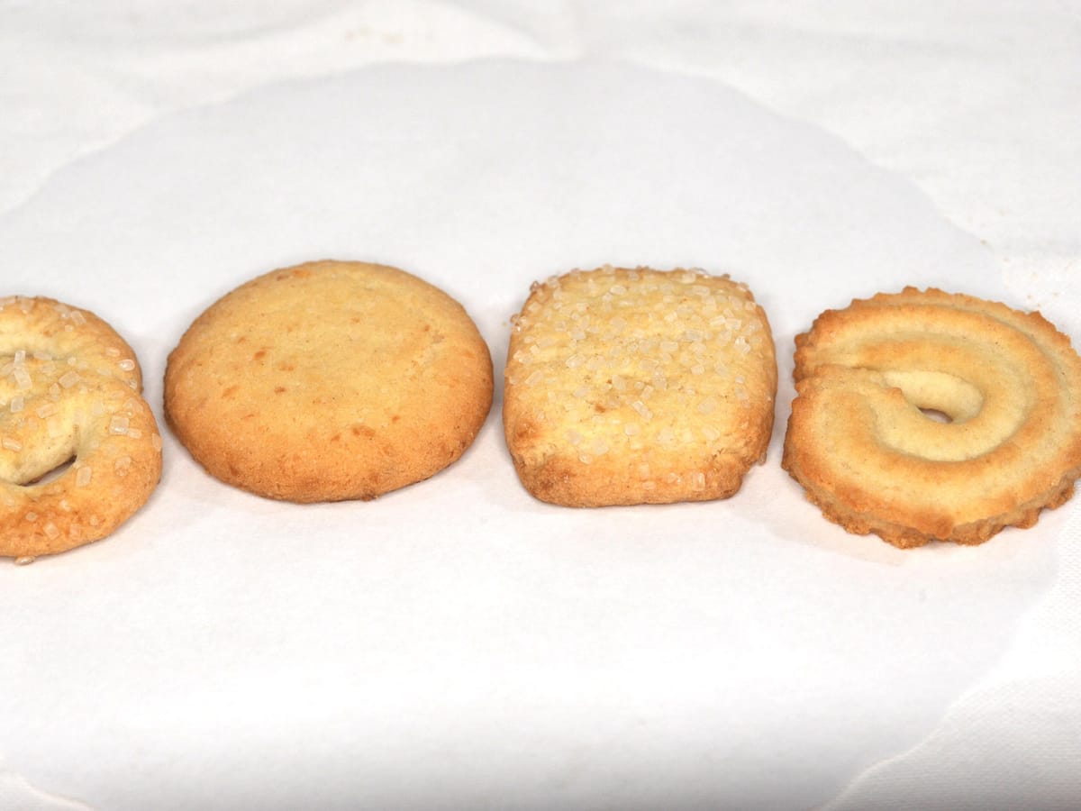 Sfeerbeeld: vier boterkoekjes op een rij